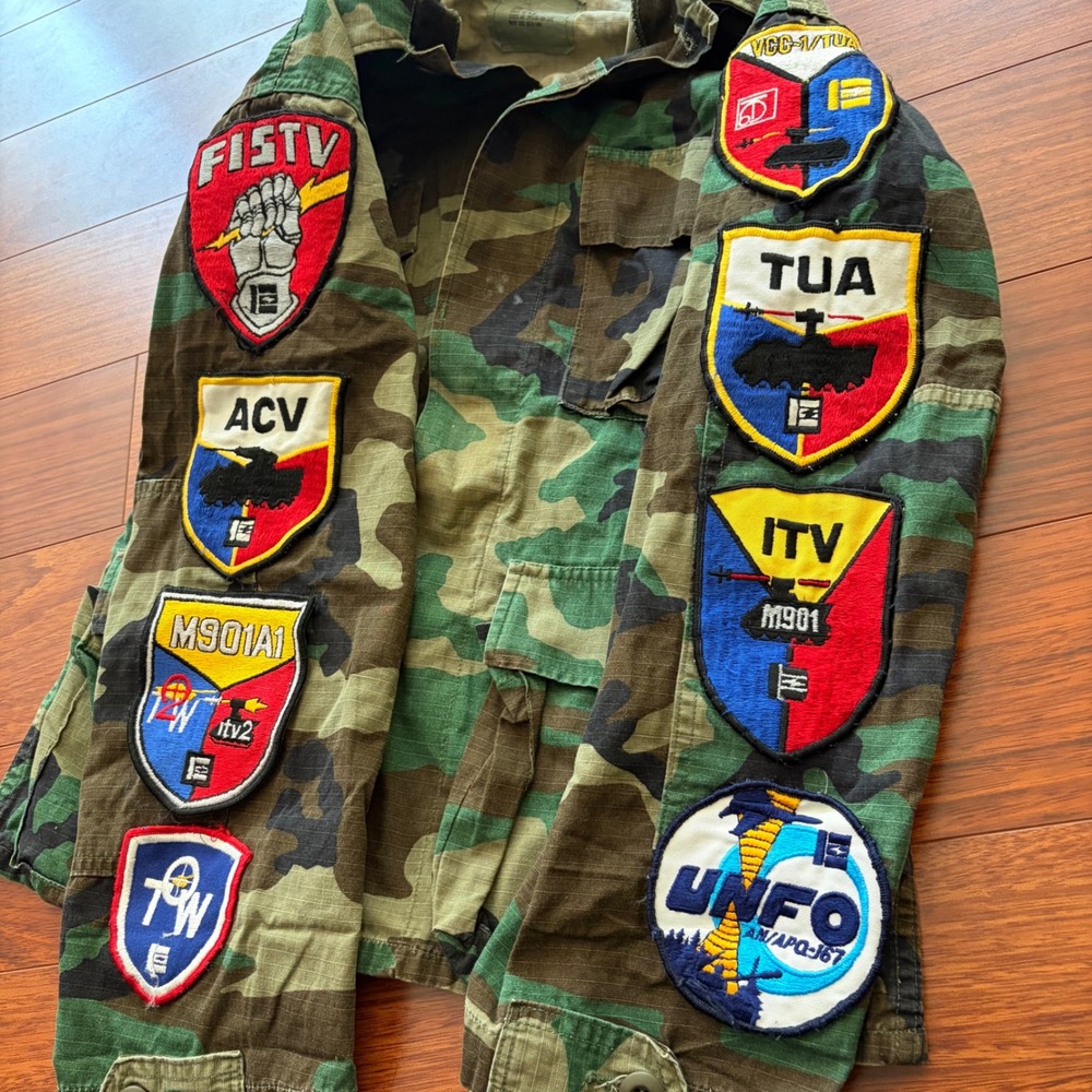 Vintage US Military Woodland Camo BDU Jacket with Combat Patches S-XS Adjustable - Picture 2 of 10